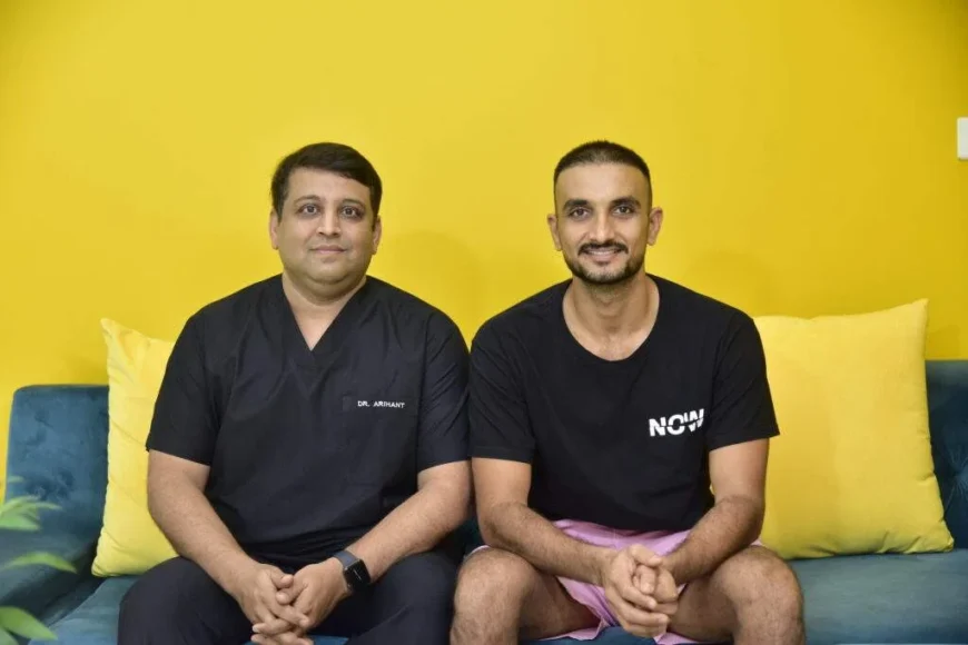 Dr. Arihant Surana with cricketer Harshal Patel at Monaris clinic